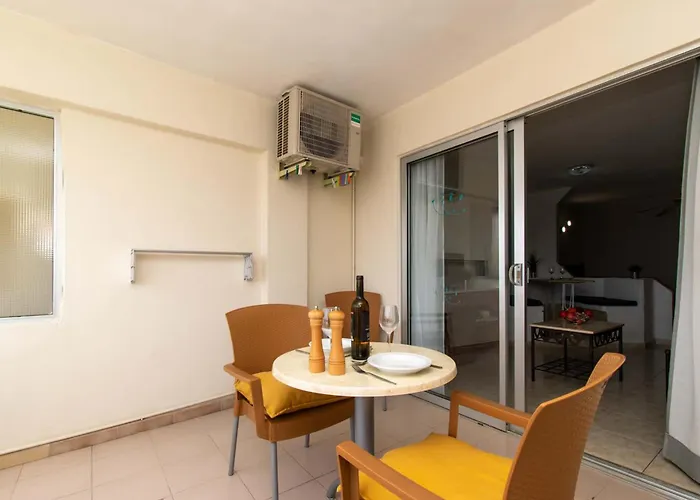 Santa Maria 133 - Апартаменти *